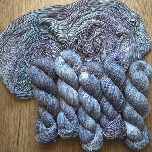 'Far Over the Misty Mountains Cold' | Hobbit Collection